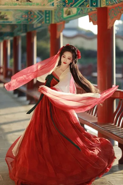 Đêm Đại Hôn Phu Quân Nhảy Hồ Cứu Biểu Muội, Lại Đổ Cho Ta Lòng Dạ Rắn Rết