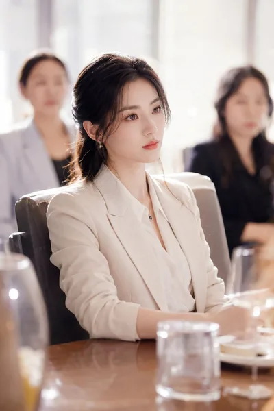 Thông Thạo 9 Ngoại Ngữ, Tôi Chỉ Muốn Làm Một Nhân Viên Bình Thường